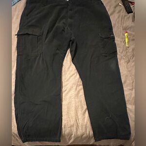 Men’s WRANGLER RELAXED FIT CARGO PANTS 42x30  (3pr: Navy or Black) Gently Used